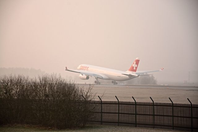 Airbus A330-300 (HB-JHM) - Visit me on instagram under zuerichspotting