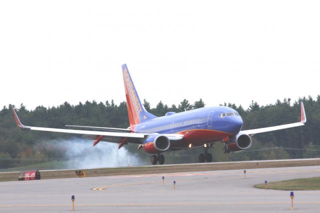 Boeing 737-700 (N278WN) - Touchdown!