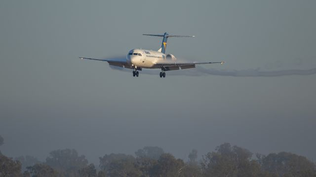 Fokker 100 (VH-UQF)