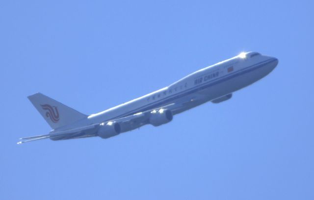 BOEING 747-8 (B-2482) - Under a high autumn sun this China Air Boeing 747-8 is just a few minutes until landing.