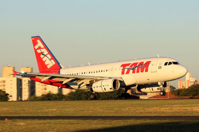 Airbus A319 (PT-TMG)
