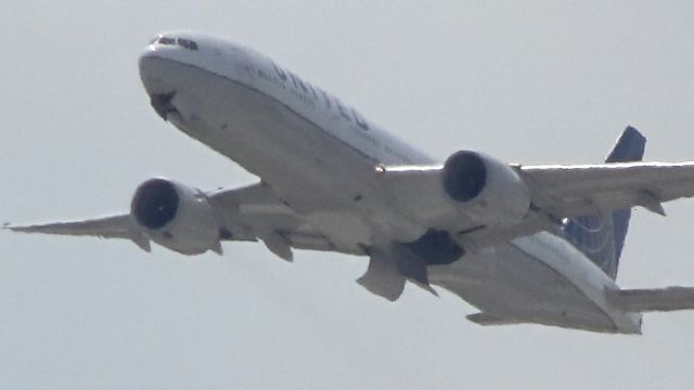 Boeing 777-200 (N228UA) - Service to Frankfurt (FRA/EDDF). Really awesome sound from the engines!