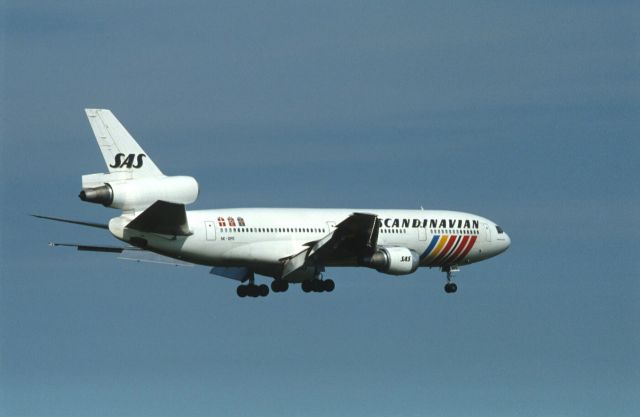 McDonnell Douglas DC-10 (SE-DFJ) - Final Approach to Narita Intl Airport Rwy16 on 1986/08/16