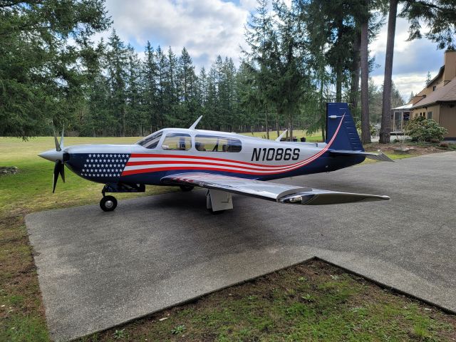 Mooney M-20 Turbo (N1086S) - Looking out 