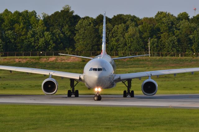 Airbus A330-200 (N288AY) - Runway 18C - 8/25/16