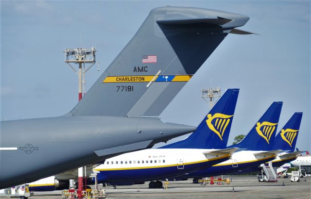 Boeing Globemaster III (07-7181) - On focus on C17 Tail with (3x) Ryanair Tails