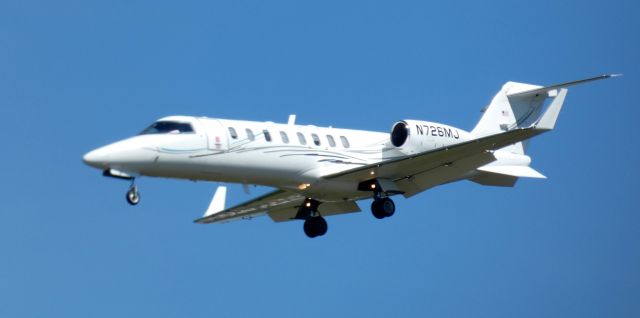 Learjet 45 (N726MJ) - On short final is this 2000 Learjet 45 in the Summer of 2022.  Configured for Medevac aid today.