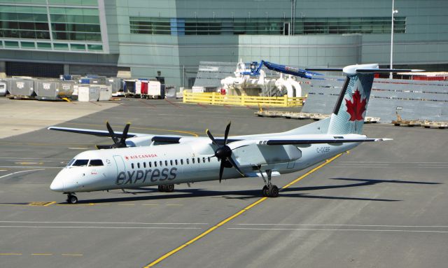 de Havilland Dash 8-400 (C-GGBF) - Air Canada Express De Havilland Canada DHC-8-402Q Dash 8 C-GGBF in Toronto 