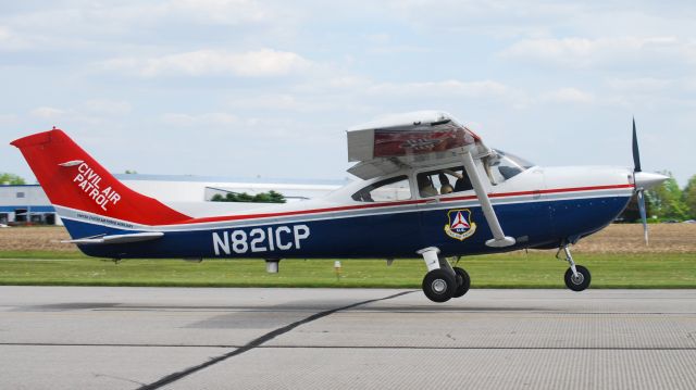 Cessna Skylane (N821CP) - Towing a glider plane also with CAP!br /br /5/15/21