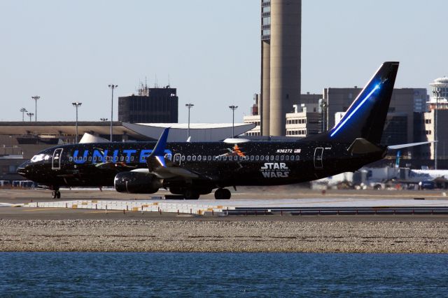 Boeing 737-800 (N36272)