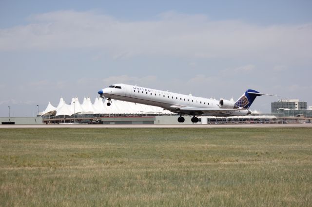 Canadair Regional Jet CRJ-700 (N152GJ)