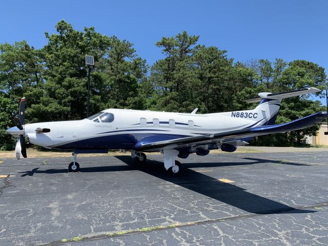 Pilatus PC-12 (N883CC) - East Hampton 