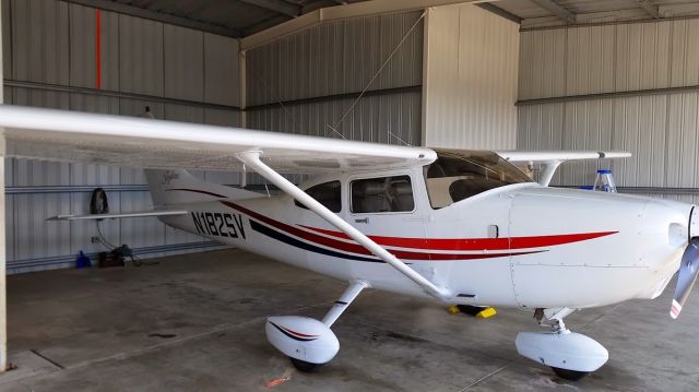 Cessna Skylane (N182SV)