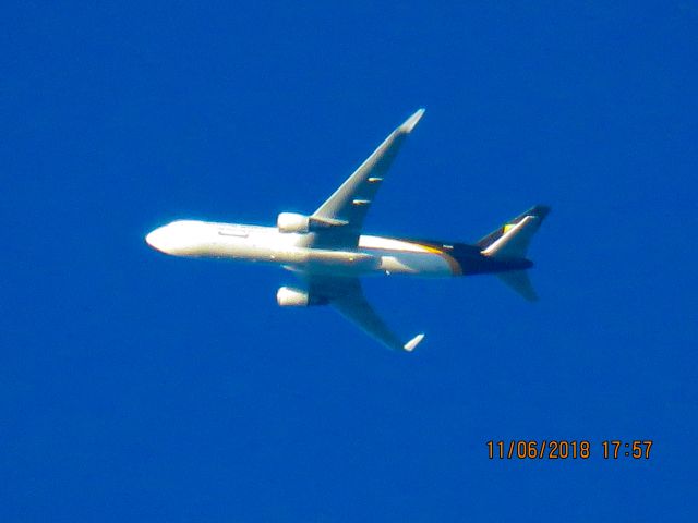 BOEING 767-300 (N329UP)