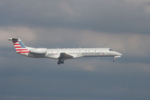 Embraer ERJ-145 (N689EC)