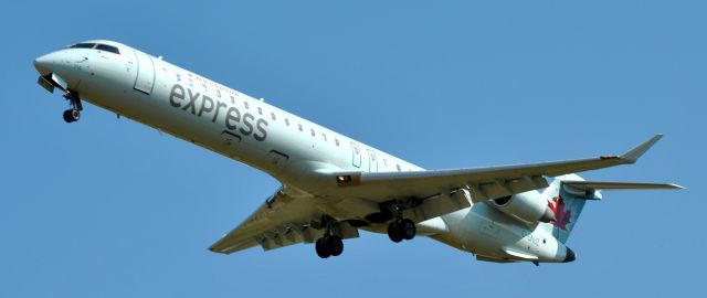 Canadair Regional Jet CRJ-900 (C-GNJZ)