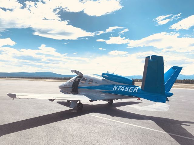 Cirrus Vision SF50 (N745ER)