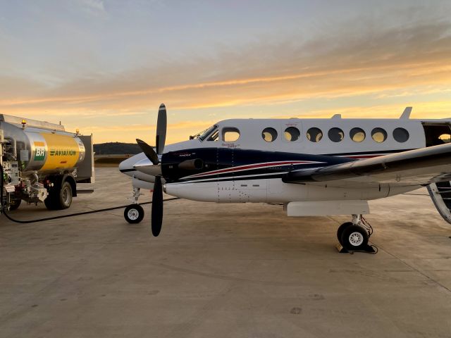 Beechcraft Super King Air 300 (PR-CCB) - Refueling the beautiful King Air 350 at Catarina Airport.