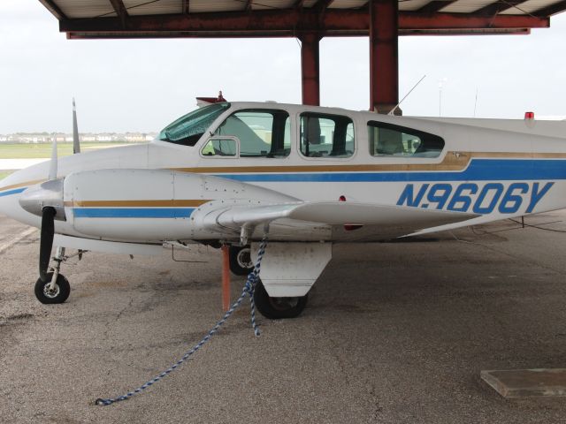 Beechcraft Baron (58) (N9606Y)