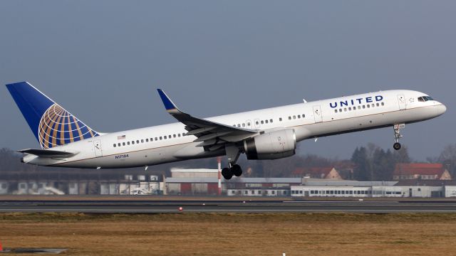 Boeing 757-200 (N17104)