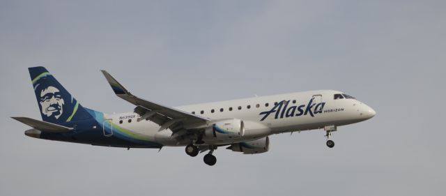 Embraer 175 (N639QX)