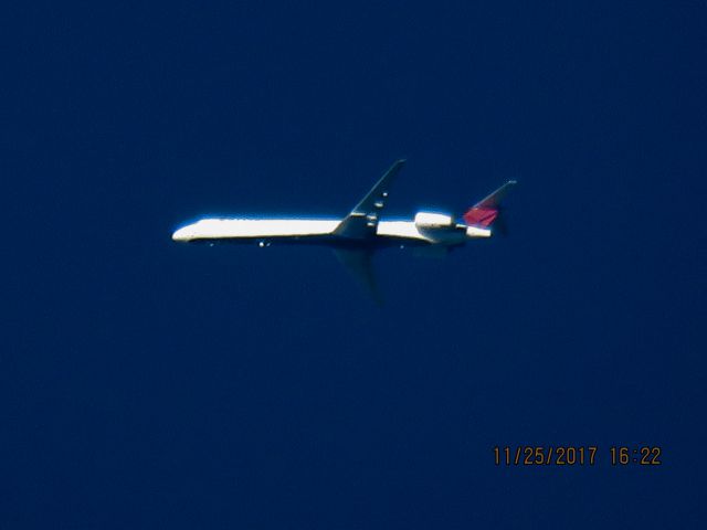 McDonnell Douglas MD-88 (N907DL)