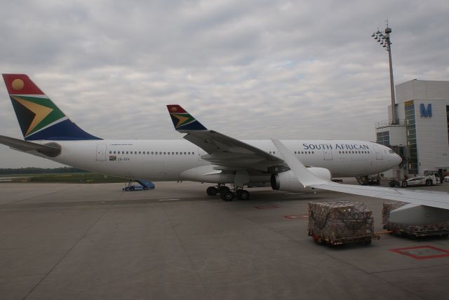 Airbus A330-200 (ZS-SXV) - South African A330-243 cn1249