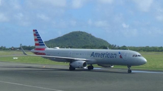 Airbus A321 (N144AN)