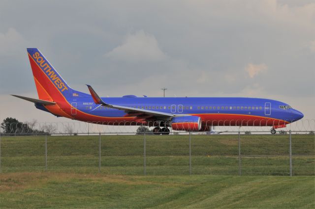 Boeing 737-800 (N8635F)