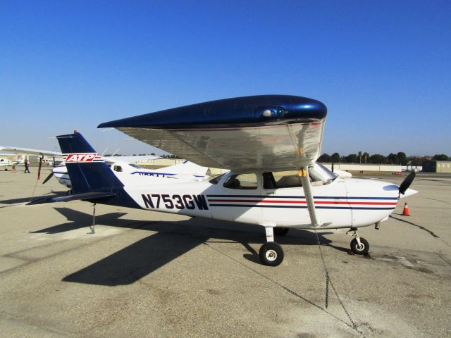 Cessna Skyhawk (N753GW) - On the ramp
