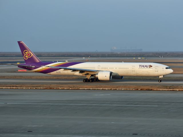 BOEING 777-300 (HS-YKM)