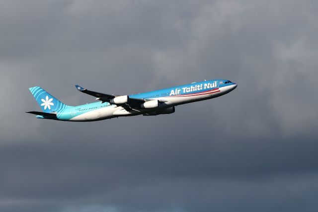 Airbus A340-300 (F-OSUN)