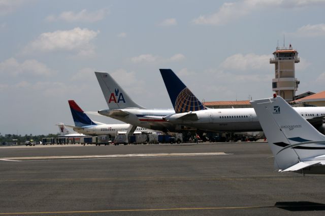 BOEING 757-300 (N57855) - Full ramps at MDST... photo taken by Juan Carlos Porcella