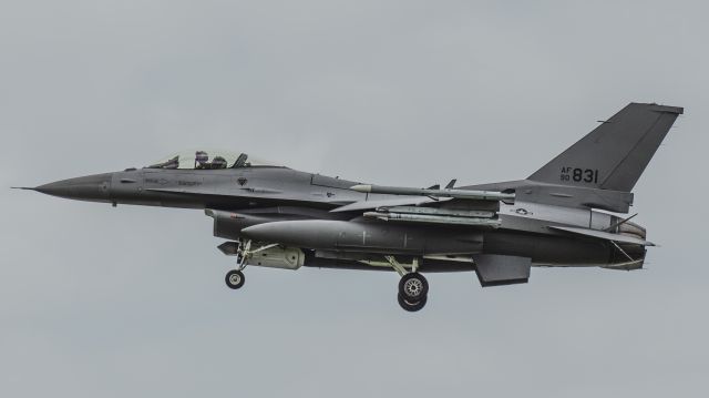 Lockheed F-16 Fighting Falcon —