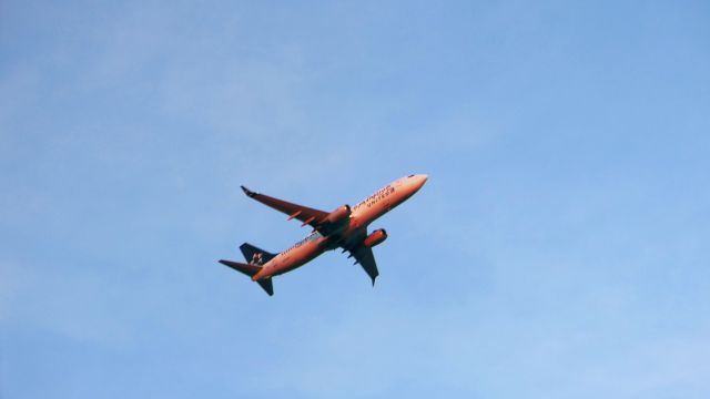 Boeing 737-800 (N76516)