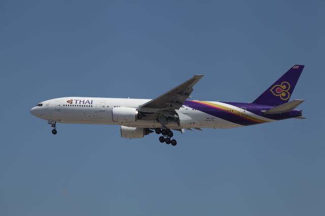 Boeing 777-200 (HS-TJT) - ON FINAL
