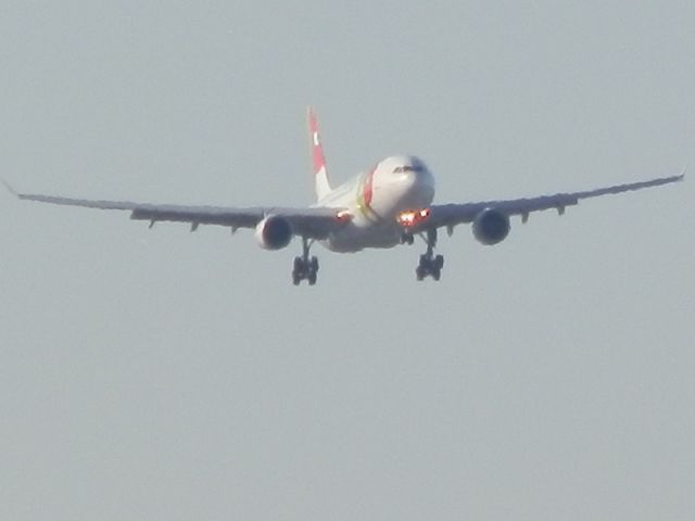 Airbus A330-200 (CS-TOP)