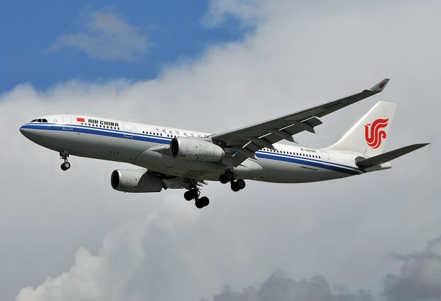Airbus A330-200 (B-6090)