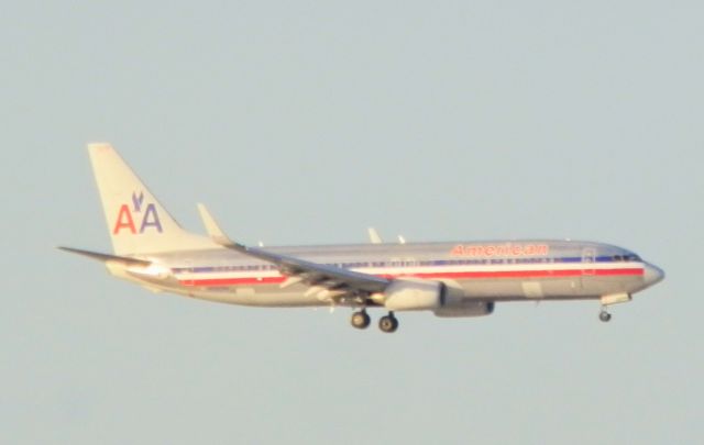 Boeing 737-800 (N880NN)