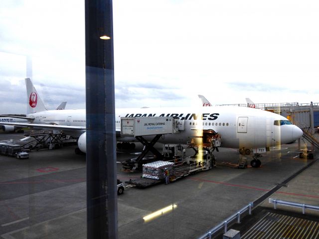 BOEING 777-300ER (JA737J) - JAL61 LAX-NRT