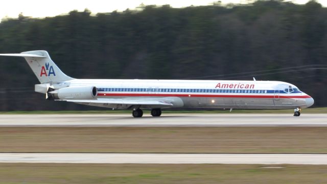 McDonnell Douglas MD-83 (N972TW) - An American Airlines McDonnell Douglas MD-80 landing at Raleigh-Durham Intl. Airport. This was taken from the observation deck on January 17, 2016 at 4:40 PM. This is flight 1348 from DFW.