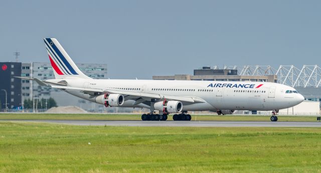 Airbus A340-300 (F-GZLO)