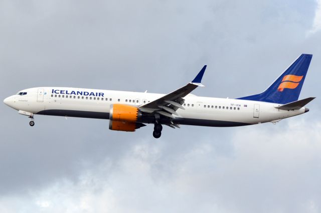 Boeing 737 MAX 9 (TF-ICA) - Kystvejen RWY22L