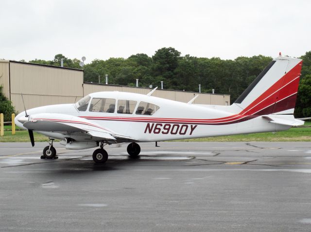 Piper Aztec (N6900Y) - A very safe piston twin engine aircraft.