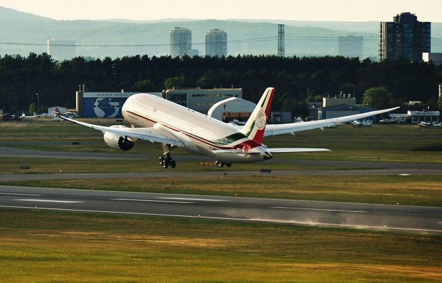 Boeing 787-8 (TAP01) - New Mexican presidential 787 lifting off from Ottawwa with jet blast on the runway