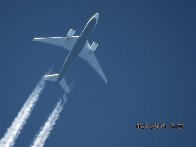 BOEING 777-200LR (B-16785)