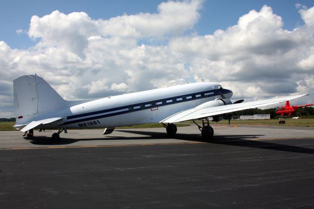 Douglas DC-3 (N61981)