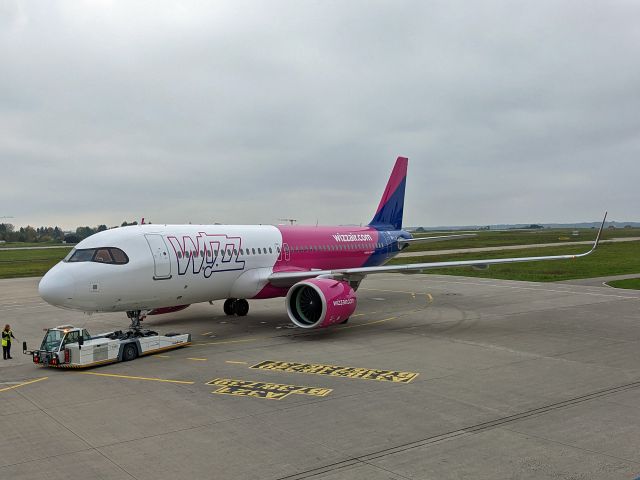 Airbus A320 (HA-LJA) - Airbus A320-271N, Wizz Air, HA-LJA, 13.Oct. 2022, EDJA Allgäu-Airport Memmingen