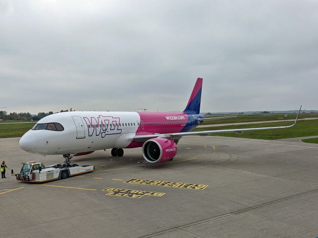 Airbus A320 (HA-LJA) - Airbus A320-271N, Wizz Air, HA-LJA, 13.Oct. 2022, EDJA Allgäu-Airport Memmingen