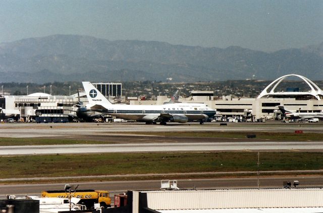 BOEING 747-300 (PP-VNH) - KLAX - March 1989 - VARIG 747 300 arrives at the Intl dock.